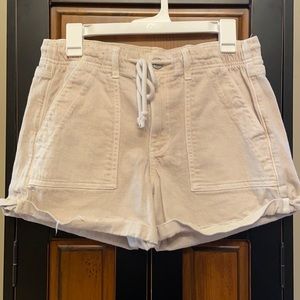 American Eagle Size 8 Cream colored shorts